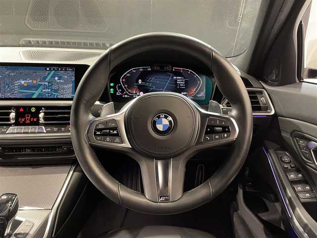 ＢＭＷ ３２０ｄ xDrive ツーリング Mスポーツ 道央・札幌 2019(令1)年 2.9万km アルピンホワイトⅢ サウンドpkg/・harman/Kardonサラウンド・サウンド・システム/・アコースティックガラス/・地上デジタルTVチューナー/ファスト・トラックpkg/・１９インチMライト・アロイ・ホイール・ダブルスポーク/スタイリング７９１M　バイ・カラー/・Mスポーツ・ブレーキ/・アダプティブMサスペンション/ドライビング・アシスト・プロファッショナル/・ACC/・ステアリング＆レーン・コントロール・アシスト/・レーン・ディパーチャー・ウォーニング/・レーン・チェンジ・ウォーニング/・アクティブ・サイド・コリジョン・プロテクション/・前車接近警告機能/・衝突回避・被害軽減ブレーキ/・後車衝突警告機能/・クロス・トラフィック・ウォーニング/・高速道路渋滞時ハンズ・オフ・アシスト/・エマージェンシー・ストップ・アシスト/・トラフィック・サイン・アシスト/ハーフレザーシート/パワーシート（D/N）/シートヒーター（D/N）/メモリー付パワーシート（D）/LEDヘッドライト/オートライト/パワーテールゲート/リアビューカメラ/ETC/・保証書、取扱説明書（有）/・スペアキー×１/・スタッドレスタイヤ有