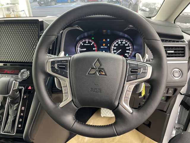 三菱 デリカＤ：５ シャモニー 愛知県 2025(令7)年 0.1千km 白Ⅱ 登録済未使用車/4WD/ディーゼル/ターボ/e-Assist/・衝突軽減ブレーキシステム/・車線逸脱警報システム/・レーダークルーズコントロール/・オートマチックハイビーム/・BSM/マルチアラウンドモニター/革巻きステアリング/パドルシフト/ステアリングヒーター/ハーフレザーシート/パワーシート/シートヒーター/キャプテンシート/両側パワースライドドア/パワーバックドア/純正LEDヘッドライト/フォグランプ/純正18インチアルミホイール/取扱説明書/保証書/スペアキー