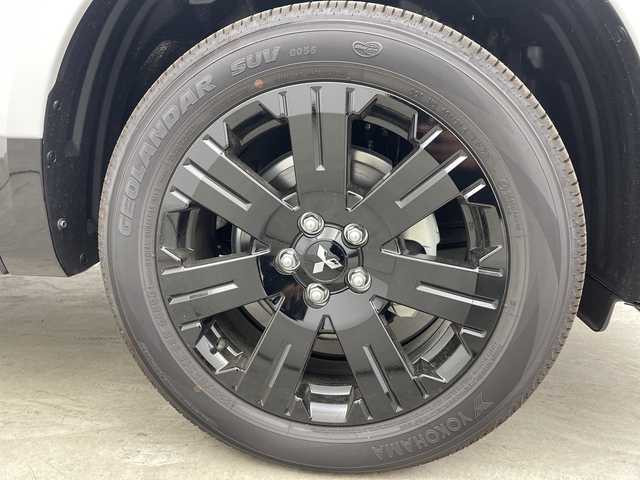 三菱 デリカＤ：５ シャモニー 愛知県 2025(令7)年 0.1千km 白Ⅱ 登録済未使用車/4WD/ディーゼル/ターボ/e-Assist/・衝突軽減ブレーキシステム/・車線逸脱警報システム/・レーダークルーズコントロール/・オートマチックハイビーム/・BSM/マルチアラウンドモニター/革巻きステアリング/パドルシフト/ステアリングヒーター/ハーフレザーシート/パワーシート/シートヒーター/キャプテンシート/両側パワースライドドア/パワーバックドア/純正LEDヘッドライト/フォグランプ/純正18インチアルミホイール/取扱説明書/保証書/スペアキー