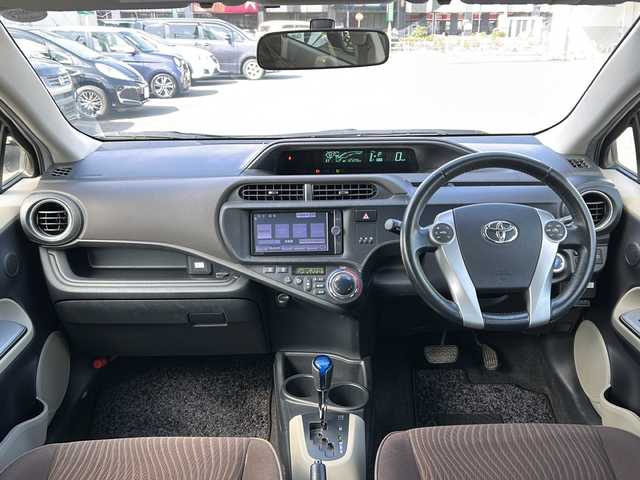 トヨタ アクア G 千葉県 2012(平24)年 12.5万km シルバーM ワンオーナー/純正SDナビ（NSZT-W62G）/Bluetooth接続/CD/DVD再生/フルセグテレビ/ステアリングスイッチ/バックカメラ/プッシュスタート/ETC/スマートキー/スペアキー（１本）/純正フロアマット/ドアバイザー/取扱説明書/保証書/R５年記録簿