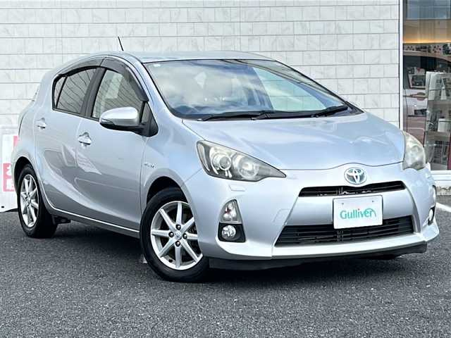 トヨタ アクア G 千葉県 2012(平24)年 12.5万km シルバーM ワンオーナー/純正SDナビ（NSZT-W62G）/Bluetooth接続/CD/DVD再生/フルセグテレビ/ステアリングスイッチ/バックカメラ/プッシュスタート/ETC/スマートキー/スペアキー（１本）/純正フロアマット/ドアバイザー/取扱説明書/保証書/R５年記録簿