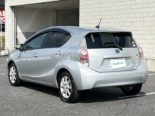 トヨタ アクア G 千葉県 2012(平24)年 12.5万km シルバーM ワンオーナー/純正SDナビ（NSZT-W62G）/Bluetooth接続/CD/DVD再生/フルセグテレビ/ステアリングスイッチ/バックカメラ/プッシュスタート/ETC/スマートキー/スペアキー（１本）/純正フロアマット/ドアバイザー/取扱説明書/保証書/R５年記録簿