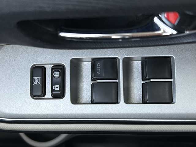 トヨタ アクア G 千葉県 2012(平24)年 12.5万km シルバーM ワンオーナー/純正SDナビ（NSZT-W62G）/Bluetooth接続/CD/DVD再生/フルセグテレビ/ステアリングスイッチ/バックカメラ/プッシュスタート/ETC/スマートキー/スペアキー（１本）/純正フロアマット/ドアバイザー/取扱説明書/保証書/R５年記録簿
