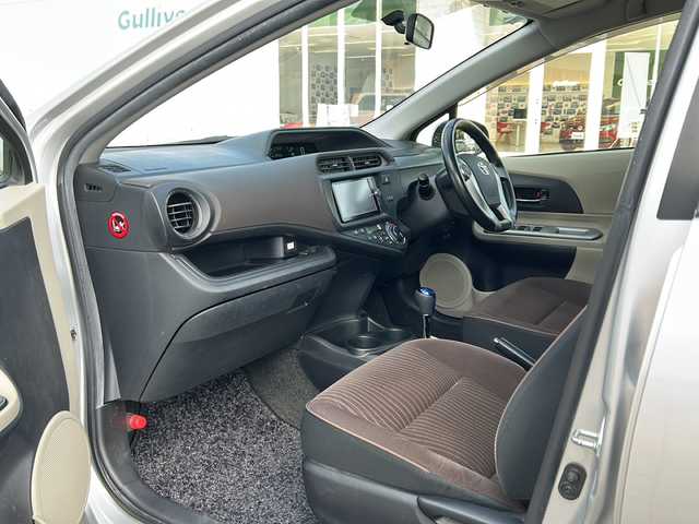 トヨタ アクア G 千葉県 2012(平24)年 12.5万km シルバーM ワンオーナー/純正SDナビ（NSZT-W62G）/Bluetooth接続/CD/DVD再生/フルセグテレビ/ステアリングスイッチ/バックカメラ/プッシュスタート/ETC/スマートキー/スペアキー（１本）/純正フロアマット/ドアバイザー/取扱説明書/保証書/R５年記録簿