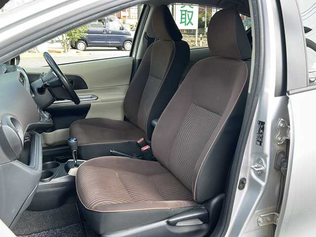 トヨタ アクア G 千葉県 2012(平24)年 12.5万km シルバーM ワンオーナー/純正SDナビ（NSZT-W62G）/Bluetooth接続/CD/DVD再生/フルセグテレビ/ステアリングスイッチ/バックカメラ/プッシュスタート/ETC/スマートキー/スペアキー（１本）/純正フロアマット/ドアバイザー/取扱説明書/保証書/R５年記録簿