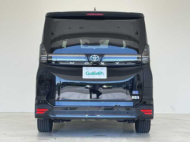 トヨタ ヴォクシー ハイブリッド S－Z 愛知県 2023(令5)年 1万km アティチュードブラックマイカ 純正10.5型ディズプレイオーディオナビ/両側パワースライドドア/レーダークルーズコントロール/シートヒーター/バックカメラ/電動リアゲート/コーナーセンサー/純正アルミホイール/ETC2.0/LEDヘッドライト/リアオートエアコン/LEDヘッドライト/ドライブレコーダー/衝突軽減システム/フルセグ/CD DVD/Bluetooth/ステアリングスイッチ/スマートキー/プッシュスタート