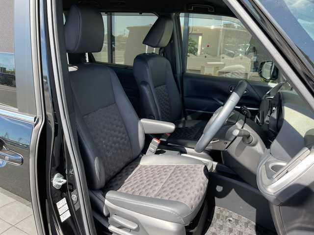 トヨタ ヴォクシー ハイブリッド S－Z 愛知県 2023(令5)年 1万km アティチュードブラックマイカ 純正10.5型ディズプレイオーディオナビ/両側パワースライドドア/レーダークルーズコントロール/シートヒーター/バックカメラ/電動リアゲート/コーナーセンサー/純正アルミホイール/ETC2.0/LEDヘッドライト/リアオートエアコン/LEDヘッドライト/ドライブレコーダー/衝突軽減システム/フルセグ/CD DVD/Bluetooth/ステアリングスイッチ/スマートキー/プッシュスタート