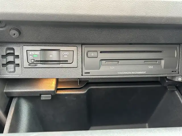 フォルクスワーゲン ティグアン TSI ハイライン 高知県 2018(平30)年 2.1万km ピュアホワイト 純正ナビ/【CD/DVD/SD/フルセグ】/AppleCarPlay/AndroidAudio/黒革シート/パワーシート(運転席)メモリ機能付き/全席シートヒーター/ドライブレコーダー/全方位モニター/バックカメラ/ETC２．０/テクノロジーパッケージ/同一車線内全車速運転支援システム/アダクティブクルーズコントロール/レーンキープアシストシステム/レーンチェンジアシストシステム/プリクラッシュブレーキシステム/電動リアゲート/リアトラフィックアラート/LEDヘッドライト/デジタルメーター/純正フロアマット/純正AW　18インチ