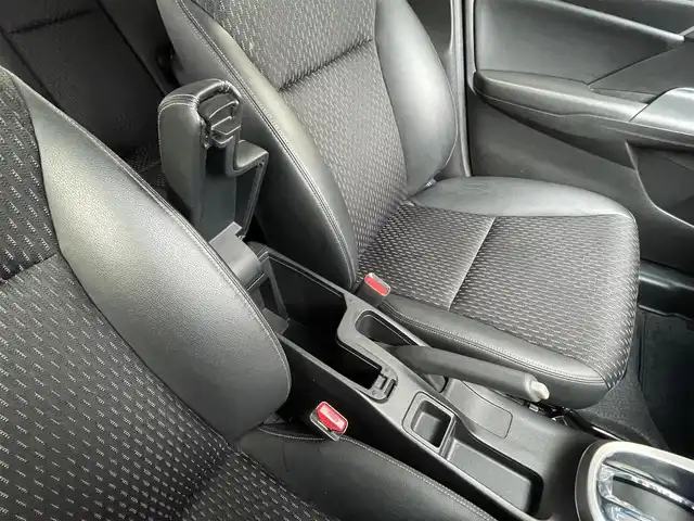 ホンダ フィット 13G Lパッケージ ファインED 千葉県 2017(平29)年 4.1万km クリスタルブラックパール ワンオーナー/メモリナビ/フルセグテレビ/バックカメラ/ウィンカーミラー/クルーズコントロール/プッシュスタート/ETC/ウインカーミラー/プラズマクラスター/ステアスイッチ/シティブレーキアクティブシステム/R2．R4．R6年記録簿あり/Bluetooth