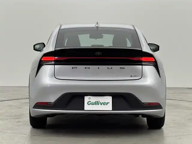 トヨタ プリウス X 福岡県 2024(令6)年 0.2万km シルバーメタリック 社外ナビ　/バックカメラ　/ＥＴＣ　/レーダークルーズコントロール　/コーナーセンサー　/衝突軽減ブレーキ　/レーンキープ　/アクセル踏み間違い防止　/ブラインドスポットモニター　/プッシュスタート　/ＬＥＤヘッドライト