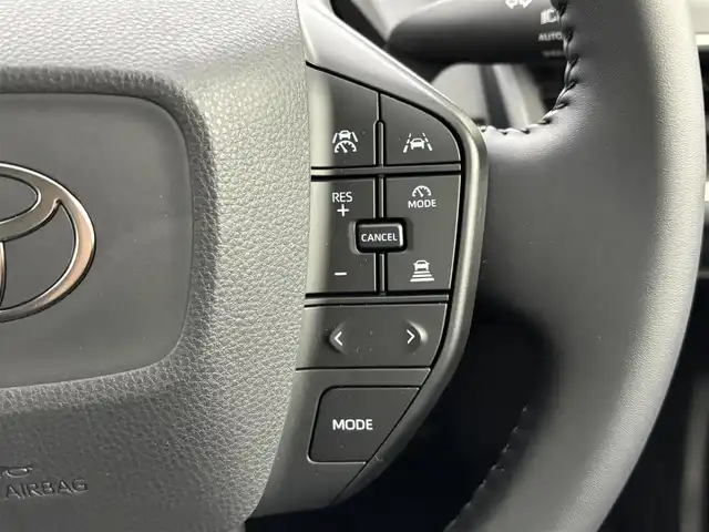 トヨタ プリウス X 福岡県 2024(令6)年 0.2万km シルバーメタリック 社外ナビ　/バックカメラ　/ＥＴＣ　/レーダークルーズコントロール　/コーナーセンサー　/衝突軽減ブレーキ　/レーンキープ　/アクセル踏み間違い防止　/ブラインドスポットモニター　/プッシュスタート　/ＬＥＤヘッドライト