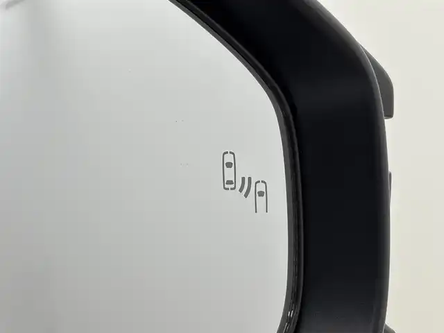 トヨタ プリウス X 福岡県 2024(令6)年 0.2万km シルバーメタリック 社外ナビ　/バックカメラ　/ＥＴＣ　/レーダークルーズコントロール　/コーナーセンサー　/衝突軽減ブレーキ　/レーンキープ　/アクセル踏み間違い防止　/ブラインドスポットモニター　/プッシュスタート　/ＬＥＤヘッドライト