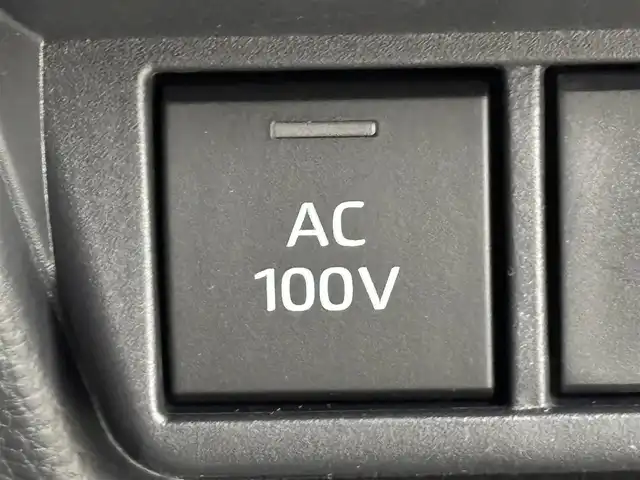 トヨタ プリウス X 福岡県 2024(令6)年 0.2万km シルバーメタリック 社外ナビ　/バックカメラ　/ＥＴＣ　/レーダークルーズコントロール　/コーナーセンサー　/衝突軽減ブレーキ　/レーンキープ　/アクセル踏み間違い防止　/ブラインドスポットモニター　/プッシュスタート　/ＬＥＤヘッドライト