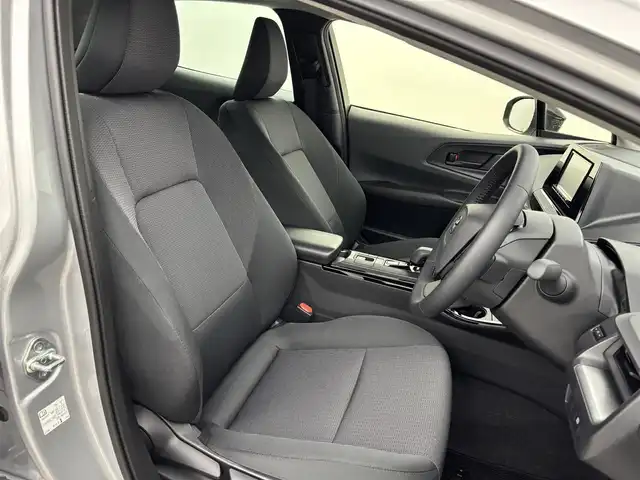 トヨタ プリウス X 福岡県 2024(令6)年 0.2万km シルバーメタリック 社外ナビ　/バックカメラ　/ＥＴＣ　/レーダークルーズコントロール　/コーナーセンサー　/衝突軽減ブレーキ　/レーンキープ　/アクセル踏み間違い防止　/ブラインドスポットモニター　/プッシュスタート　/ＬＥＤヘッドライト