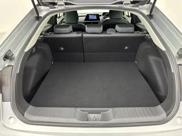 トヨタ プリウス X 福岡県 2024(令6)年 0.2万km シルバーメタリック 社外ナビ　/バックカメラ　/ＥＴＣ　/レーダークルーズコントロール　/コーナーセンサー　/衝突軽減ブレーキ　/レーンキープ　/アクセル踏み間違い防止　/ブラインドスポットモニター　/プッシュスタート　/ＬＥＤヘッドライト