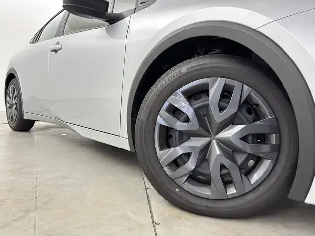 トヨタ プリウス X 福岡県 2024(令6)年 0.2万km シルバーメタリック 社外ナビ　/バックカメラ　/ＥＴＣ　/レーダークルーズコントロール　/コーナーセンサー　/衝突軽減ブレーキ　/レーンキープ　/アクセル踏み間違い防止　/ブラインドスポットモニター　/プッシュスタート　/ＬＥＤヘッドライト