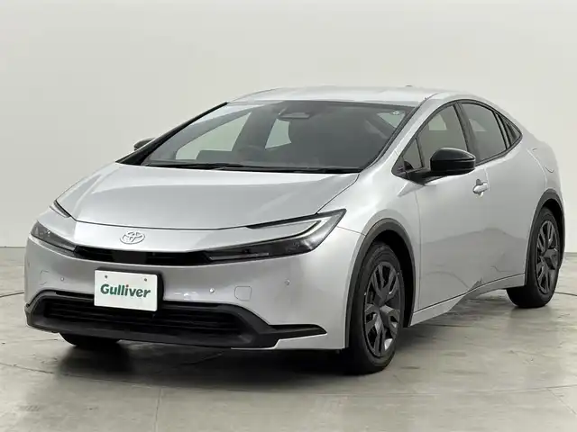 トヨタ プリウス X 福岡県 2024(令6)年 0.2万km シルバーメタリック 社外ナビ　/バックカメラ　/ＥＴＣ　/レーダークルーズコントロール　/コーナーセンサー　/衝突軽減ブレーキ　/レーンキープ　/アクセル踏み間違い防止　/ブラインドスポットモニター　/プッシュスタート　/ＬＥＤヘッドライト