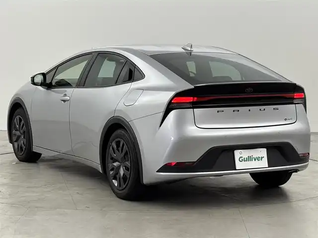 トヨタ プリウス X 福岡県 2024(令6)年 0.2万km シルバーメタリック 社外ナビ　/バックカメラ　/ＥＴＣ　/レーダークルーズコントロール　/コーナーセンサー　/衝突軽減ブレーキ　/レーンキープ　/アクセル踏み間違い防止　/ブラインドスポットモニター　/プッシュスタート　/ＬＥＤヘッドライト