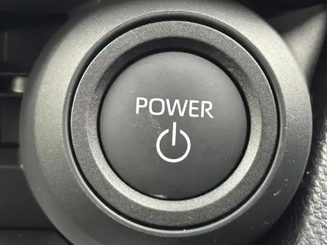 トヨタ プリウス X 福岡県 2024(令6)年 0.2万km シルバーメタリック 社外ナビ　/バックカメラ　/ＥＴＣ　/レーダークルーズコントロール　/コーナーセンサー　/衝突軽減ブレーキ　/レーンキープ　/アクセル踏み間違い防止　/ブラインドスポットモニター　/プッシュスタート　/ＬＥＤヘッドライト