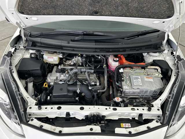 トヨタ アクア S グランパー 三重県 2020(令2)年 3.1万km ホワイトパールクリスタルシャイン /禁煙車//純正ナビ/　フルセグTV/CD/Bluetooth//全周囲カメラ　//ＬＥＤヘッドライト//トヨタセーフティーセンス　//レーンキープアシスト　//前後コーナーセンサー　//パーキングアシスト　//純正ホイール//オートマチックハイビーム　//ライトレベライザー//コハクカラーシート//スペアキー//取説