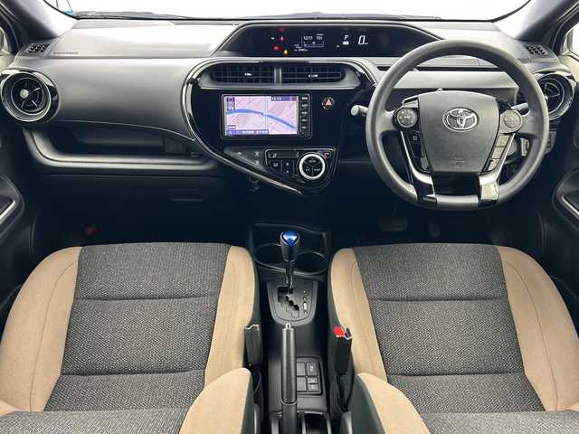 トヨタ アクア S グランパー 三重県 2020(令2)年 3.1万km ホワイトパールクリスタルシャイン /禁煙車//純正ナビ/　フルセグTV/CD/Bluetooth//全周囲カメラ　//ＬＥＤヘッドライト//トヨタセーフティーセンス　//レーンキープアシスト　//前後コーナーセンサー　//パーキングアシスト　//純正ホイール//オートマチックハイビーム　//ライトレベライザー//コハクカラーシート//スペアキー//取説