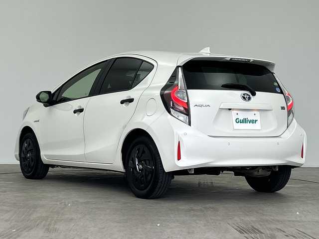トヨタ アクア S グランパー 三重県 2020(令2)年 3.1万km ホワイトパールクリスタルシャイン /禁煙車//純正ナビ/　フルセグTV/CD/Bluetooth//全周囲カメラ　//ＬＥＤヘッドライト//トヨタセーフティーセンス　//レーンキープアシスト　//前後コーナーセンサー　//パーキングアシスト　//純正ホイール//オートマチックハイビーム　//ライトレベライザー//コハクカラーシート//スペアキー//取説