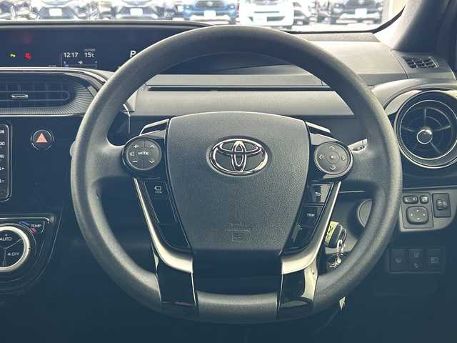 トヨタ アクア S グランパー 三重県 2020(令2)年 3.1万km ホワイトパールクリスタルシャイン /禁煙車//純正ナビ/　フルセグTV/CD/Bluetooth//全周囲カメラ　//ＬＥＤヘッドライト//トヨタセーフティーセンス　//レーンキープアシスト　//前後コーナーセンサー　//パーキングアシスト　//純正ホイール//オートマチックハイビーム　//ライトレベライザー//コハクカラーシート//スペアキー//取説