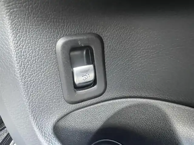 メルセデス・ベンツ Ｃ１８０ アバンギャルド AMGライン 大阪府 2020(令2)年 1.3万km 黒 純正ナビ/-Bluetooth/フルセグTV/FM/AM/禁煙車/衝突被害軽減ブレーキ/レーダークルーズコントロール/純正18AW/レーンアシストキープ/パワーシート/シートヒーター/コーナーセンサー/ETC/プッシュスタート/スマートキー/-スペアキー×１