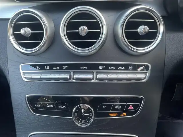 メルセデス・ベンツ Ｃ１８０ アバンギャルド AMGライン 大阪府 2020(令2)年 1.3万km 黒 純正ナビ/-Bluetooth/フルセグTV/FM/AM/禁煙車/衝突被害軽減ブレーキ/レーダークルーズコントロール/純正18AW/レーンアシストキープ/パワーシート/シートヒーター/コーナーセンサー/ETC/プッシュスタート/スマートキー/-スペアキー×１