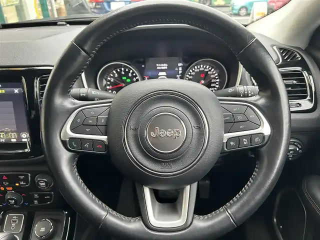 クライスラー・ジープ ジープ コンパス リミテッド 東京都 2021(令3)年 1.9万km 黒 ワンオーナー/純正メモリナビ/　フルセグTV/Bluetooth/AM・FM/AUX/バックカメラ/アクティブパークセンス/アイドリングストップ/ドライブレコーダー/ブラインドスポットモニター/車線逸脱警報/自動パーキングブレーキ/アダプティブクルーズコントロール/パワーシート/シートヒーター/ステアリングスイッチ/プッシュスタート/パワーバックドア/ドアバイザー/ルーフレール/純正フロアマット/純正18インチアルミホイール/スマートキー×２/保証書/点検記憶簿/取扱説明書/スペアキー