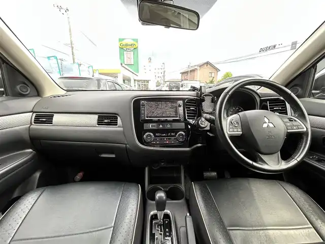 三菱 アウトランダー 24G ナビパッケージ 岩手県 2014(平26)年 6.3万km アメジストブラック 純正ナビ　/バックカメラ　/フルセグＴＶ　/電動リアゲート　/ビルトインＥＴＣ　/レーダークルーズコントロール/革調シートカバー　/革ステアリング /ナビステアリングスイッチ/パドルシフト　/ＥＣＯモード　/オートライト　/フォグランプ　/スマートキー/プッシュスタート/ドアバイザー/フロアマット/保証書　取説　ナビ取説