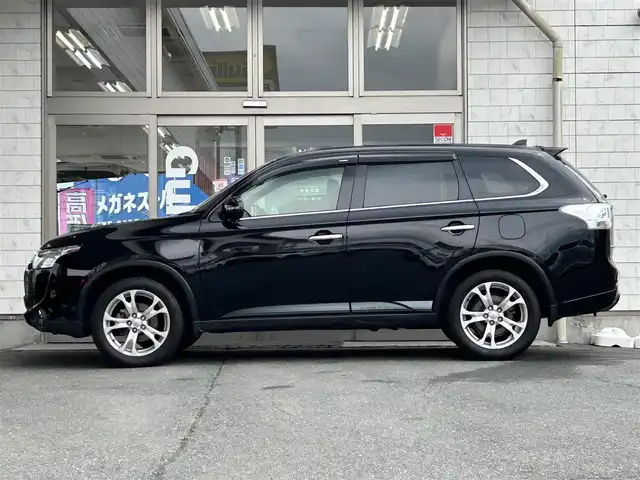 三菱 アウトランダー 24G ナビパッケージ 岩手県 2014(平26)年 6.3万km アメジストブラック 純正ナビ　/バックカメラ　/フルセグＴＶ　/電動リアゲート　/ビルトインＥＴＣ　/レーダークルーズコントロール/革調シートカバー　/革ステアリング /ナビステアリングスイッチ/パドルシフト　/ＥＣＯモード　/オートライト　/フォグランプ　/スマートキー/プッシュスタート/ドアバイザー/フロアマット/保証書　取説　ナビ取説