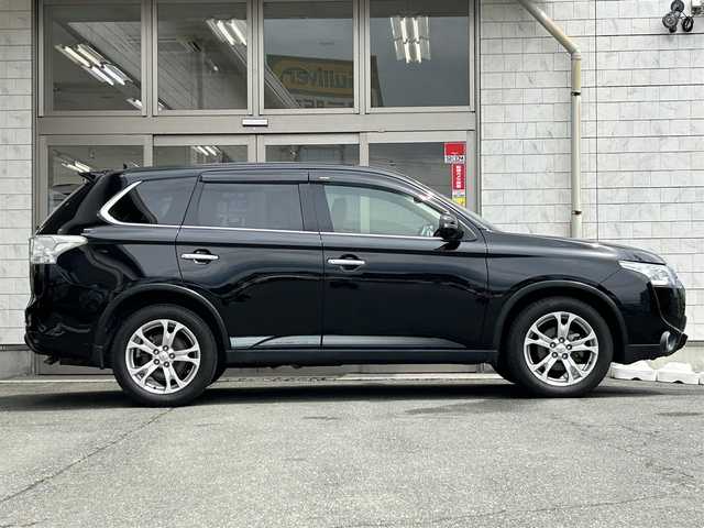 三菱 アウトランダー 24G ナビパッケージ 岩手県 2014(平26)年 6.3万km アメジストブラック 純正ナビ　/バックカメラ　/フルセグＴＶ　/電動リアゲート　/ビルトインＥＴＣ　/レーダークルーズコントロール/革調シートカバー　/革ステアリング /ナビステアリングスイッチ/パドルシフト　/ＥＣＯモード　/オートライト　/フォグランプ　/スマートキー/プッシュスタート/ドアバイザー/フロアマット/保証書　取説　ナビ取説