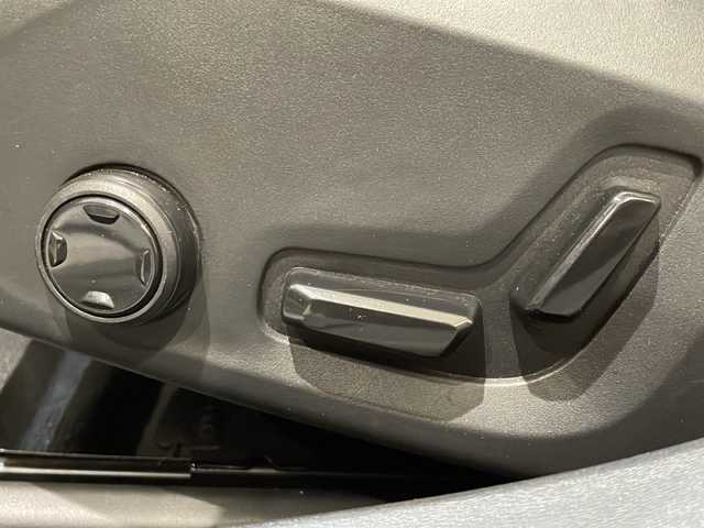 ボルボ Ｖ９０ T5 モメンタム 新潟県 2017(平29)年 2.9万km クリスタルホワイトP インテリセーフ/-アダプティブクルーズコントロール/-衝突被害軽減ブレーキ/-ブラインドスポットモニター/-レーンキープアシスト/-360°カメラ/-クロストラフィックアシスト/純正HDDナビ/フルセグTV/ETC/ブラウンレザーシート/メモリ付きパワーシート/シートヒーター/パワーバックドア/純正18インチアルミホイール/コーナーセンサー /LEDヘッドライト/オートハイビーム/スマートキー