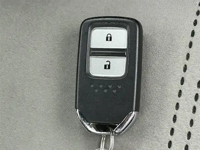 ホンダ Ｓ６６０ α 熊本県 2015(平27)年 6.1万km 白 ドライブレコーダー　/ＥＴＣ　/クルーズコントロール　/パドルシフト　/オートライト　/ＬＥＤヘッドライト　/ハーフレザーシート　/オートエアコン　/純正１６インチＡＷ　/スマートキー　/プッシュスタート