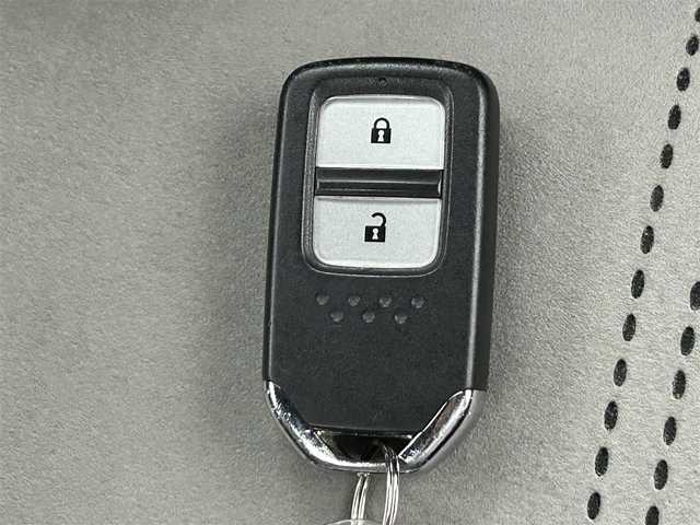 ホンダ Ｓ６６０ α 熊本県 2015(平27)年 6.1万km 白 ドライブレコーダー　/ＥＴＣ　/クルーズコントロール　/パドルシフト　/オートライト　/ＬＥＤヘッドライト　/ハーフレザーシート　/オートエアコン　/純正１６インチＡＷ　/スマートキー　/プッシュスタート