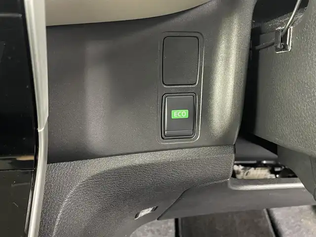日産 セレナ ハイウェイスター V 埼玉県 2019(令1)年 6.7万km ダイヤモンドブラック 純正ナビ　/　(AM/FM/Bluetooth/フルセグ)/両側パワースライドドア　/プロパイロット　/エマージェンシーブレーキ　/クロストラフィックアラート　/車線逸脱警報/車線逸脱防止支援/後側方車両検知警報　/後側方衝突防止支援　/速度標識表示　/道路標識表示　/アラウンドビューモニター/純正アルミホイール１６インチ/コーナーセンサー/ＬＥＤヘッドライト