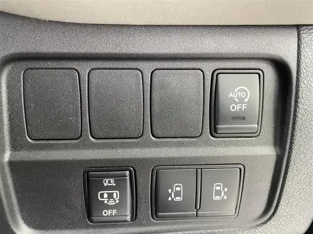 日産 セレナ ハイウェイスター V 埼玉県 2019(令1)年 6.7万km ダイヤモンドブラック 純正ナビ　/　(AM/FM/Bluetooth/フルセグ)/両側パワースライドドア　/プロパイロット　/エマージェンシーブレーキ　/クロストラフィックアラート　/車線逸脱警報/車線逸脱防止支援/後側方車両検知警報　/後側方衝突防止支援　/速度標識表示　/道路標識表示　/アラウンドビューモニター/純正アルミホイール１６インチ/コーナーセンサー/ＬＥＤヘッドライト
