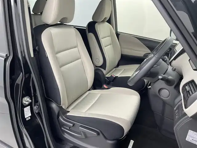 日産 セレナ ハイウェイスター V 埼玉県 2019(令1)年 6.7万km ダイヤモンドブラック 純正ナビ　/　(AM/FM/Bluetooth/フルセグ)/両側パワースライドドア　/プロパイロット　/エマージェンシーブレーキ　/クロストラフィックアラート　/車線逸脱警報/車線逸脱防止支援/後側方車両検知警報　/後側方衝突防止支援　/速度標識表示　/道路標識表示　/アラウンドビューモニター/純正アルミホイール１６インチ/コーナーセンサー/ＬＥＤヘッドライト