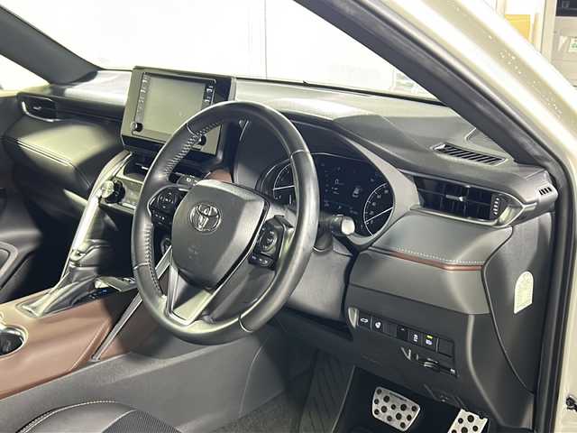 トヨタ ハリアー G レザーパッケージ 福岡県 2021(令3)年 5.1万km ホワイトパールクリスタルシャイン 純正8型ディスプレイオーディオ/フルセグテレビ/バックカメラ/LEDヘッドライト/デジタルインナーミラー/レーダークルーズコントロール/シートヒーター/シートクーラー/ステアリングヒーター/オートハイビーム/オートライト/純正18インチアルミホイール/パワーバックドア/革巻きステアリング/オートドアミラー/ETC