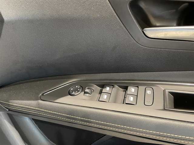 プジョー ３００８ GT ブルー HDi 愛知県 2020(令2)年 5.2万km 黒 純正ディスプレイオーディオ　/Ｂｌｕｅｔｏｏｔｈ　/ＡｐｐｌｅＣａｒＰｌａｙ　/ＡｎｄｒｏｉｄＡｕｔｏ　/バックカメラ　/パーキングセンサー　/ハーフレザー　/ＡＣＣ　/ＬＫＡ　/ＢＳＭ　/ドライブレコーダー　/ＥＴＣ/ウィンカーミラー/アイドリングストップ/プッシュスタート