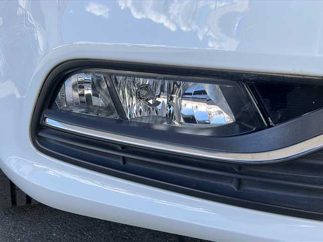 フォルクスワーゲン ポロ TSIハイライン 京都府 2016(平28)年 2万km 白 純正ＳＤナビ　/フルセグTV /Bluetooth/CD/DVD再生機能有/iPod/USB/バックカメラ　/ＬＥＤヘッドライト/オートライト　/クルーズコントロール/パドルシフト/パワーステアリング/パワーウィンドウ　/ハーフレザーシート　/D席シートヒーター　/前後社外ドライブレコーダー/純正AW16インチ　/アイドリングストップ　/Wサイドエアバッグ/カーテンエアバッグ/横滑り防止装置/盗難防止装置