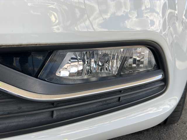 フォルクスワーゲン ポロ TSIハイライン 京都府 2016(平28)年 2万km 白 純正ＳＤナビ　/フルセグTV /Bluetooth/CD/DVD再生機能有/iPod/USB/バックカメラ　/ＬＥＤヘッドライト/オートライト　/クルーズコントロール/パドルシフト/パワーステアリング/パワーウィンドウ　/ハーフレザーシート　/D席シートヒーター　/前後社外ドライブレコーダー/純正AW16インチ　/アイドリングストップ　/Wサイドエアバッグ/カーテンエアバッグ/横滑り防止装置/盗難防止装置
