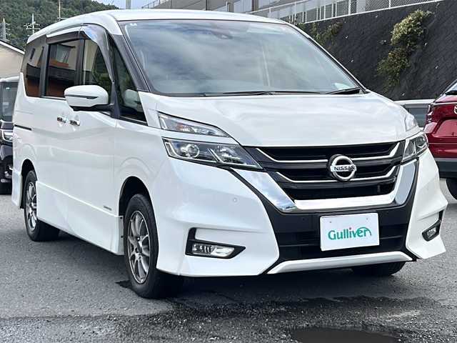 日産 セレナ 山梨県 2018(平30)年 6.7万km ブリリアントホワイトパール エマージェンシーブレーキ/フロント・リア純正エアロ/純正ナビ/　(CD/DVD/BD/USB/SD/iPod/BT/フルセグ)/アラウンドビューモニター/両側ハンズフリーオートスライドドア/クルーズコントロール/LEDオートライト/アダプティブヘッドライト/フォグランプ/シートヒーター/純正１５インチアルミホイール/コーナーセンサー/ダブルオートエアコン/ハンドルヒーター/インテリジェントパーキングアシスト/4WD/スマートキー/ビルトインETC