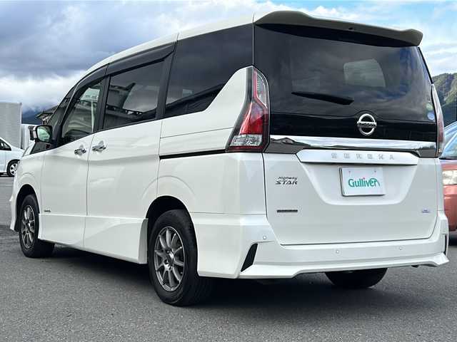 日産 セレナ 山梨県 2018(平30)年 6.7万km ブリリアントホワイトパール エマージェンシーブレーキ/フロント・リア純正エアロ/純正ナビ/　(CD/DVD/BD/USB/SD/iPod/BT/フルセグ)/アラウンドビューモニター/両側ハンズフリーオートスライドドア/クルーズコントロール/LEDオートライト/アダプティブヘッドライト/フォグランプ/シートヒーター/純正１５インチアルミホイール/コーナーセンサー/ダブルオートエアコン/ハンドルヒーター/インテリジェントパーキングアシスト/4WD/スマートキー/ビルトインETC