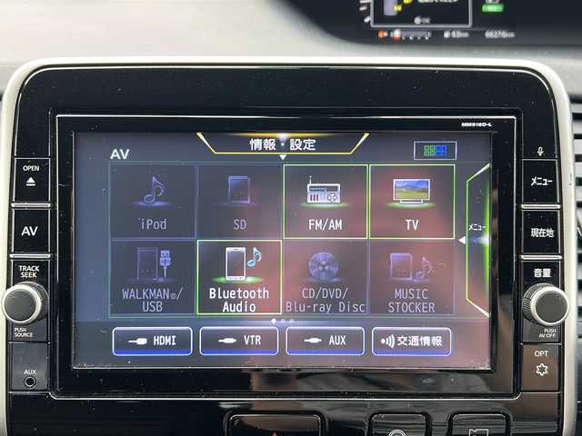 日産 セレナ 山梨県 2018(平30)年 6.7万km ブリリアントホワイトパール エマージェンシーブレーキ/フロント・リア純正エアロ/純正ナビ/　(CD/DVD/BD/USB/SD/iPod/BT/フルセグ)/アラウンドビューモニター/両側ハンズフリーオートスライドドア/クルーズコントロール/LEDオートライト/アダプティブヘッドライト/フォグランプ/シートヒーター/純正１５インチアルミホイール/コーナーセンサー/ダブルオートエアコン/ハンドルヒーター/インテリジェントパーキングアシスト/4WD/スマートキー/ビルトインETC