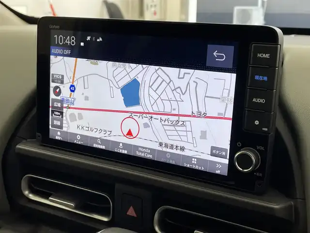 ホンダ フリード ハイブリット e:HEV クロスター 滋賀県 2025(令7)年 0.1千km プラチナホワイトパール 登録済未使用車/純正9インチナビ/【Bluetooth/フルセグTV/Apple CarPlay/Android Auto】/ホンダセンシング/・衝突軽減ブレーキ（CMBS）/・先行車発進お知らせ機能/・歩行者事故低減ステアリング/・路外逸脱抑制機能/・標識認識機能/・渋滞追従機能付アダプティブクルーズコントロール/・車線維持支援システム（LKAS）/・トラフィックジャムアシスト（渋滞運転支援機能）/・ブラインドスポットインフォメーション/・誤発進抑制機能/・後方誤発進抑制機能/・近距離衝突軽減ブレーキ/・急アクセル抑制機能/・パーキングセンサーシステム/・後退出庫サポート/・オートハイビーム/・アダプティブドライビングビーム/両側パワースライドドア/電動パーキングブレーキ/オートブレーキホールド/プッシュスタート/スマートキー/ステアリングリモコン