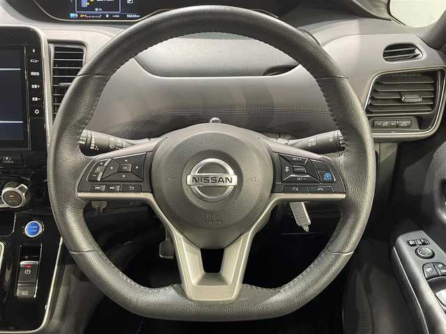 日産 セレナ e－パワー ハイウェイスター V 愛知県 2019(令1)年 5.9万km マルーンレッド 純正１０インチナビ登録時地図SDなし/（Bluetooth/FM/AM/フルセグTV/SD/CD・DVD再生）/アラウンドビュモニター　/プロパイロット　/衝突軽減ブレーキ　/両側パワースライドドア　/ビルトインＥＴＣ　/ブランドスポットモニター　/ドライブレコーダー　/ソナー/ＬＥＤヘッドライト/LEDフォグランプ/プッシュスタート　/　　-スマートキー/純正フロアマット/純正16インチAW/後席サンバイザー