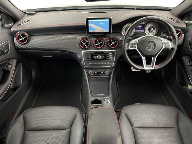 メルセデス・ベンツ Ａ２５０ シュポルト 4MATIC 鹿児島県 2014(平26)年 1.1万km コスモスブラック ワンオーナー/メーカーナビ/(BT/CD/AM/FM/フルセグTV)/バックカメラ/前後コーナーセンサー/パドルシフト/前席シートヒーター/前席パワーシート/シートメモリー/レザーシート/衝突軽減ブレーキ/４WD/ターボ/ETC/純正18インチアルミホイール/純正フロアマット/保証書/取扱説明書