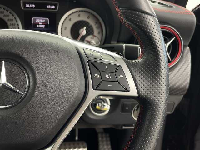 メルセデス・ベンツ Ａ２５０ シュポルト 4MATIC 鹿児島県 2014(平26)年 1.1万km コスモスブラック ワンオーナー/メーカーナビ/(BT/CD/AM/FM/フルセグTV)/バックカメラ/前後コーナーセンサー/パドルシフト/前席シートヒーター/前席パワーシート/シートメモリー/レザーシート/衝突軽減ブレーキ/４WD/ターボ/ETC/純正18インチアルミホイール/純正フロアマット/保証書/取扱説明書